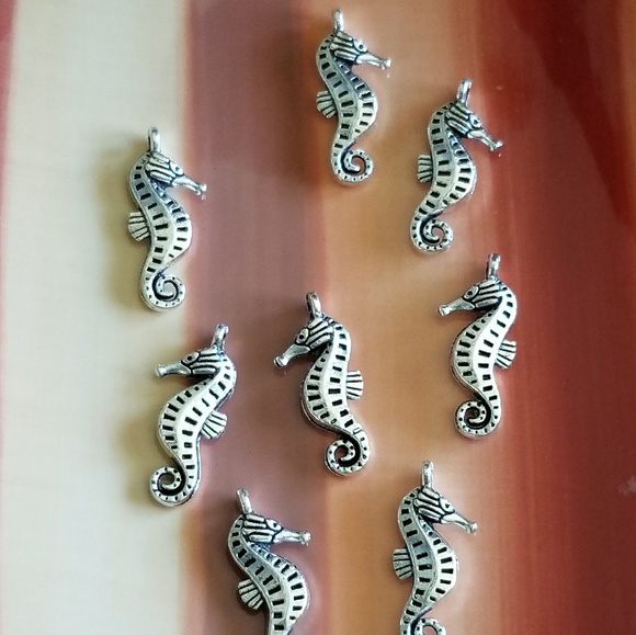 Seahorse Charm - Antique Silver Tone - 8 Charms - Picture 7 of 8